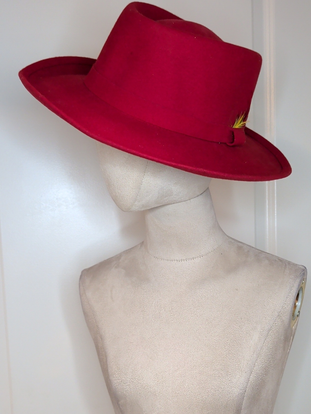 Outback Trading Co Red Women's Fedora Hat Ascot Feather Trim SZ XL Made In USA